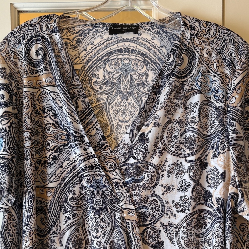 Not for sale NWOT 18 20 Lane Bryant Black Blue White Paisley Blouse